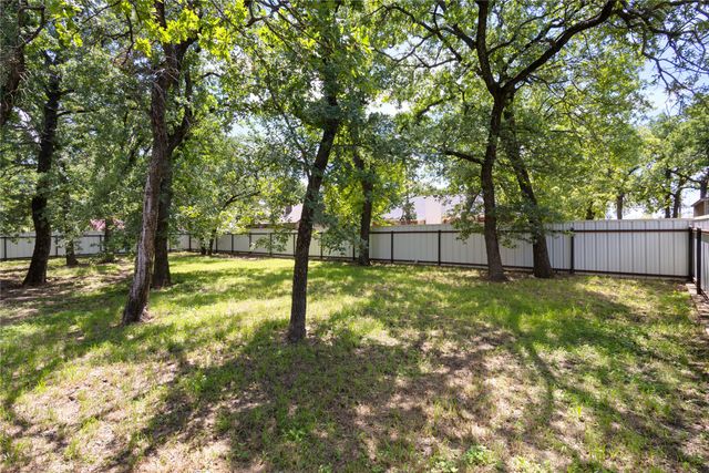 108 Boca Vista Court, Chico, TX 76431