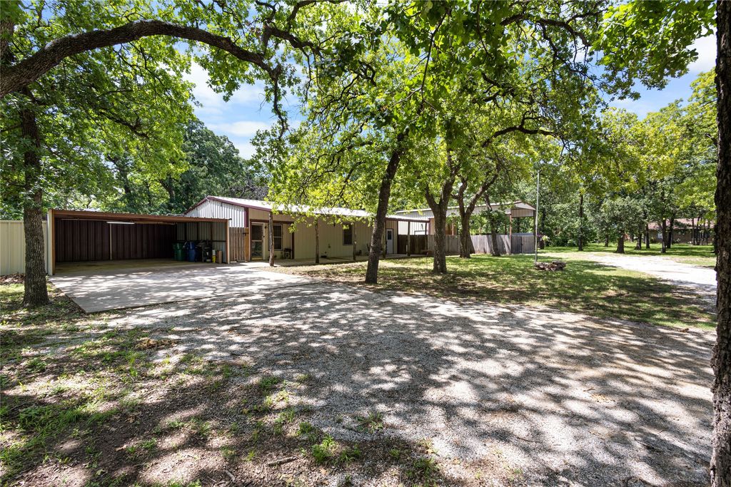 108 Boca Vista Court, Chico, TX 76431
