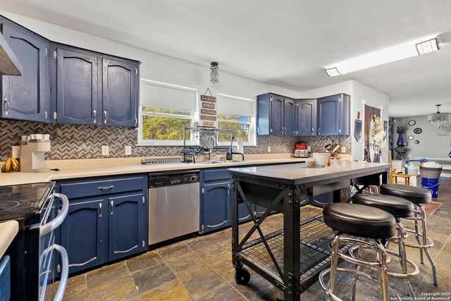 9658 S Foster, San Antonio, TX 78222