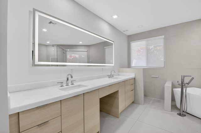 5761 Paddington Way, Boca Raton, FL 33496