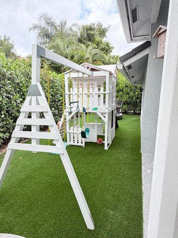 5761 Paddington Way, Boca Raton, FL 33496