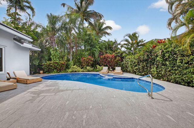 5761 Paddington Way, Boca Raton, FL 33496