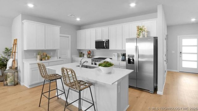 3305 E 154th Street S, Bixby, OK 74008