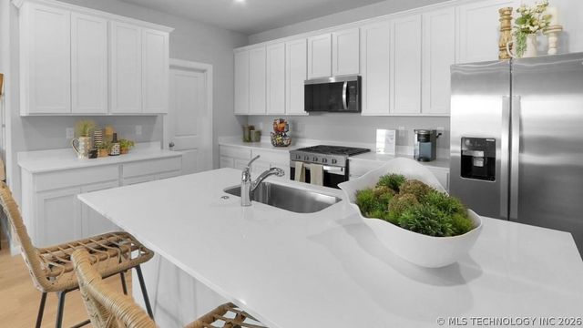 3305 E 154th Street S, Bixby, OK 74008