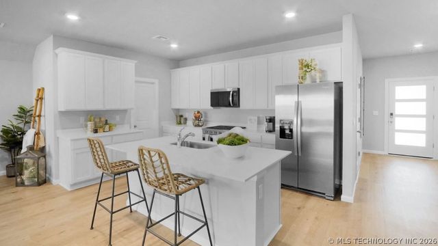 3305 E 154th Street S, Bixby, OK 74008