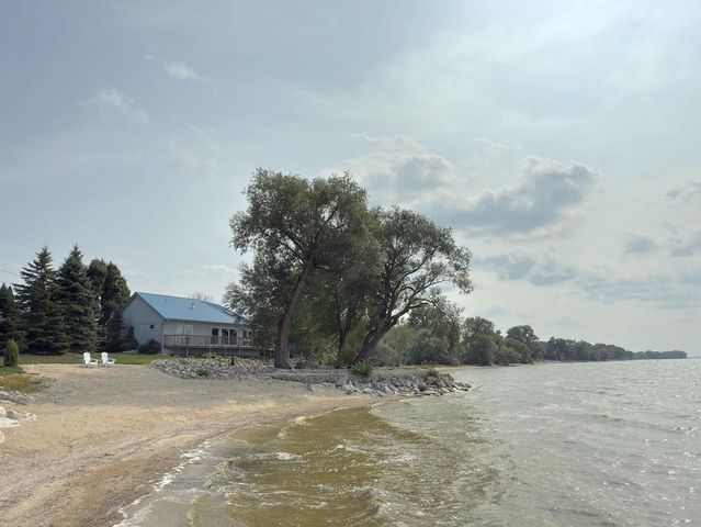 4061 NICOLET ROAD, Green Bay, WI 54311