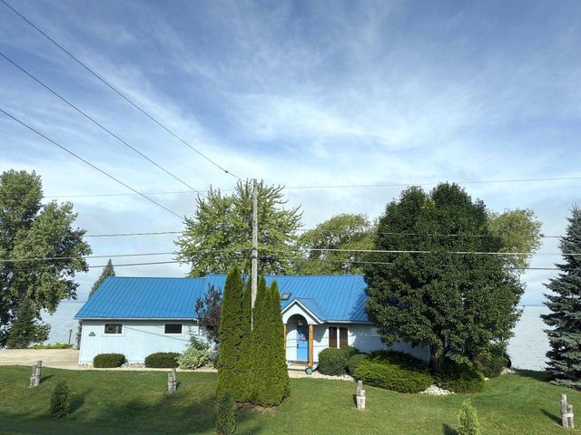 4061 NICOLET ROAD, Green Bay, WI 54311