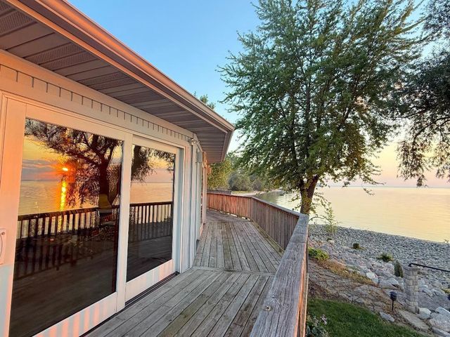 4061 NICOLET ROAD, Green Bay, WI 54311