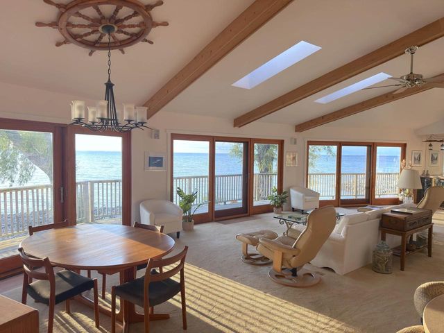 4061 NICOLET ROAD, Green Bay, WI 54311