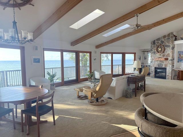 4061 NICOLET ROAD, Green Bay, WI 54311