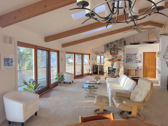 4061 NICOLET ROAD, Green Bay, WI 54311