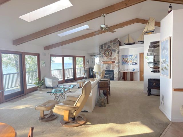 4061 NICOLET ROAD, Green Bay, WI 54311