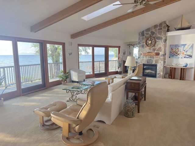 4061 NICOLET ROAD, Green Bay, WI 54311