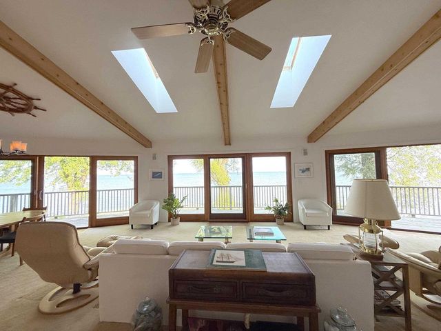 4061 NICOLET ROAD, Green Bay, WI 54311