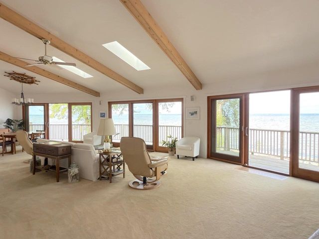 4061 NICOLET ROAD, Green Bay, WI 54311