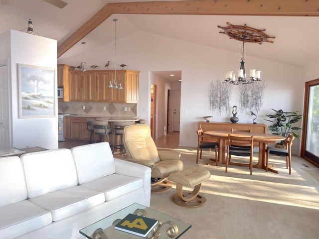 4061 NICOLET ROAD, Green Bay, WI 54311