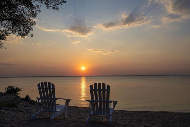 4061 NICOLET ROAD, Green Bay, WI 54311