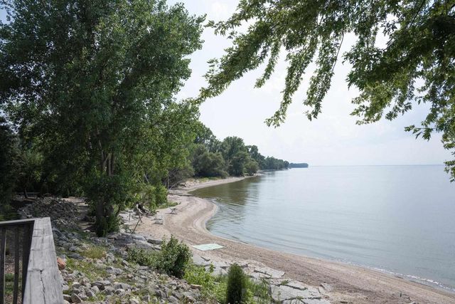 4061 NICOLET ROAD, Green Bay, WI 54311