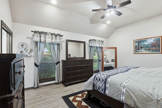 8904 Woodlawn Drive, Granbury, TX 76049