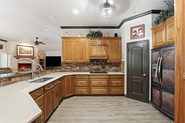 8904 Woodlawn Drive, Granbury, TX 76049