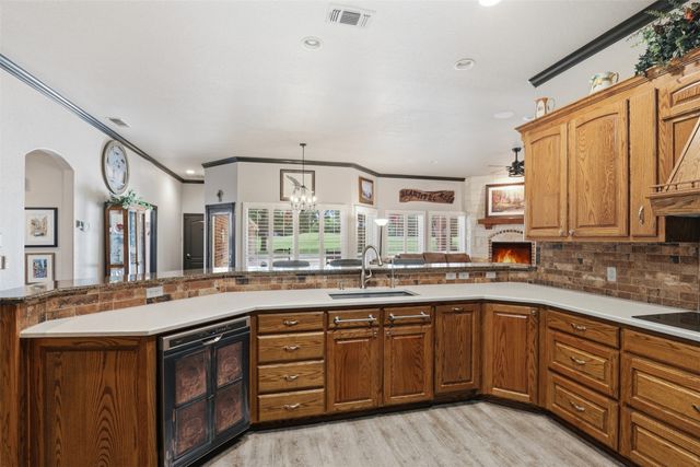 8904 Woodlawn Drive, Granbury, TX 76049