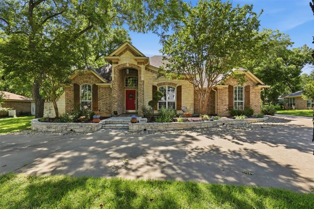 8904 Woodlawn Drive, Granbury, TX 76049