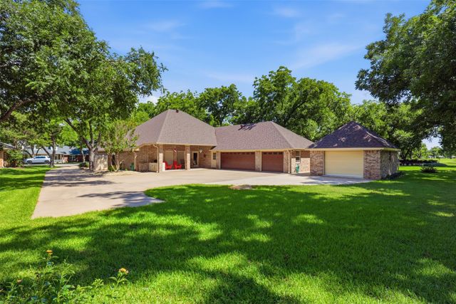 8904 Woodlawn Drive, Granbury, TX 76049