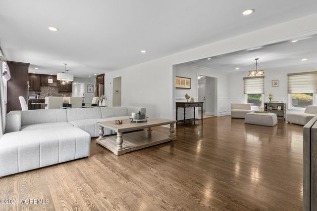 5 Brookside Circle, Marlboro, NJ 07746