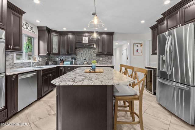5 Brookside Circle, Marlboro, NJ 07746