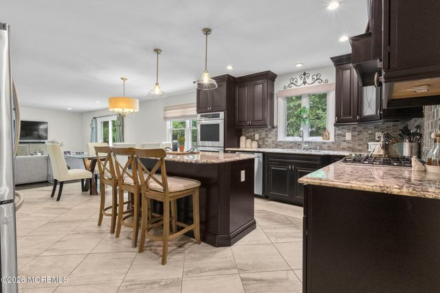 5 Brookside Circle, Marlboro, NJ 07746