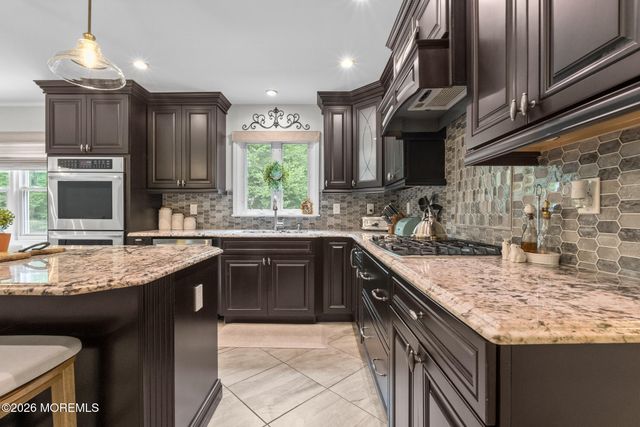 5 Brookside Circle, Marlboro, NJ 07746