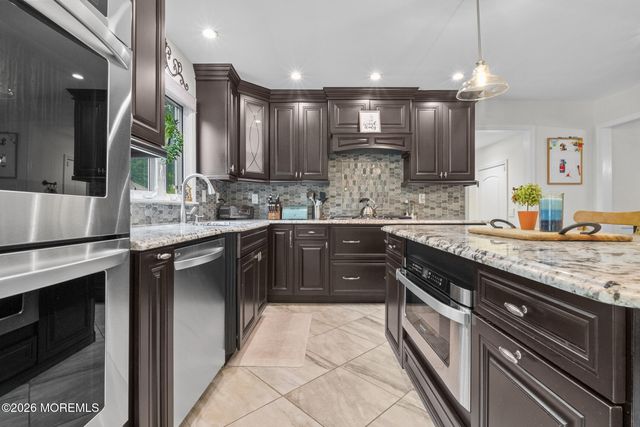 5 Brookside Circle, Marlboro, NJ 07746