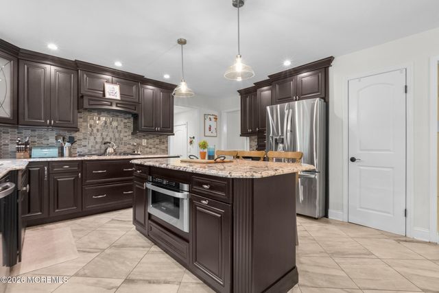 5 Brookside Circle, Marlboro, NJ 07746