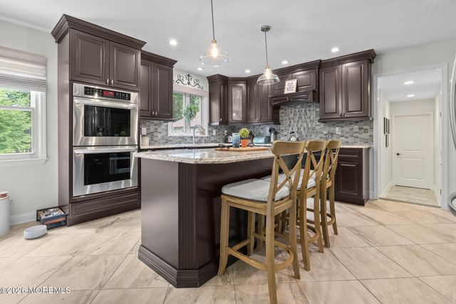 5 Brookside Circle, Marlboro, NJ 07746