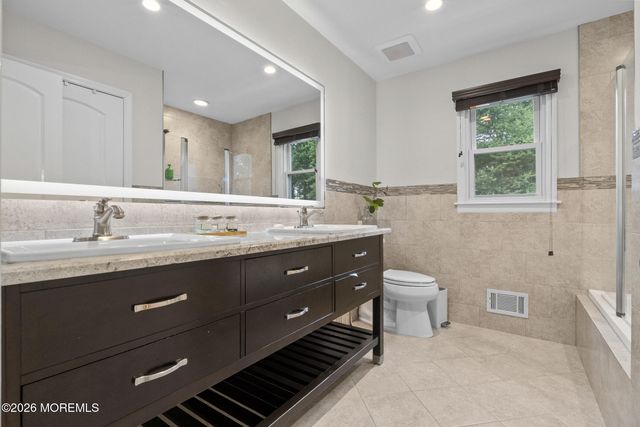 5 Brookside Circle, Marlboro, NJ 07746
