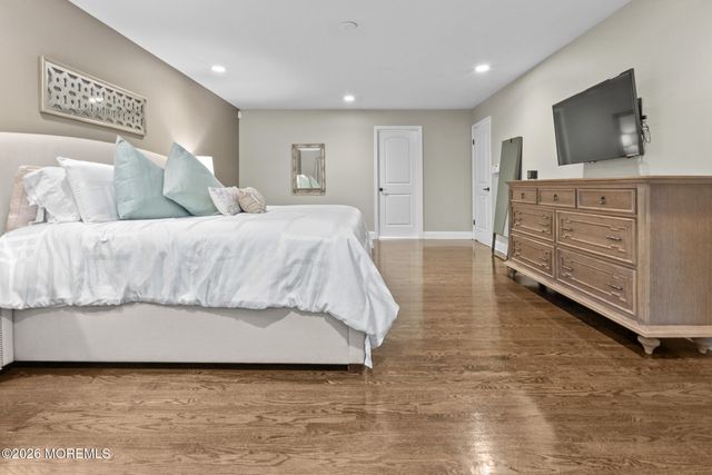 5 Brookside Circle, Marlboro, NJ 07746