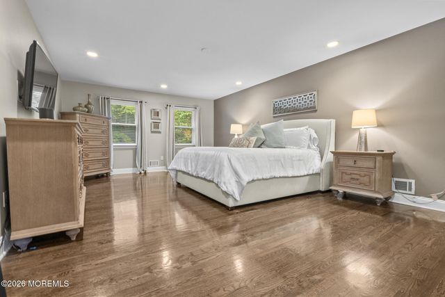 5 Brookside Circle, Marlboro, NJ 07746