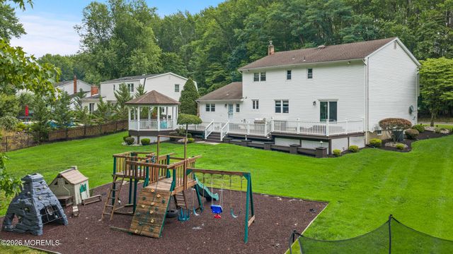 5 Brookside Circle, Marlboro, NJ 07746