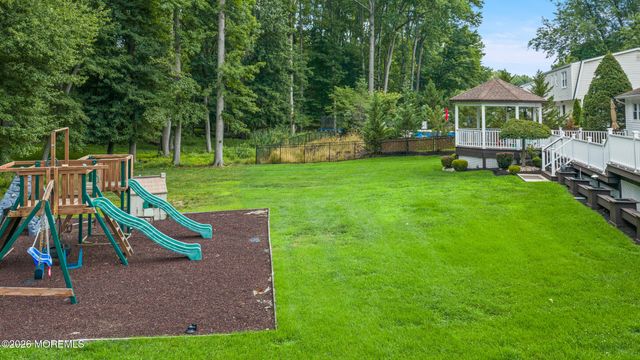 5 Brookside Circle, Marlboro, NJ 07746