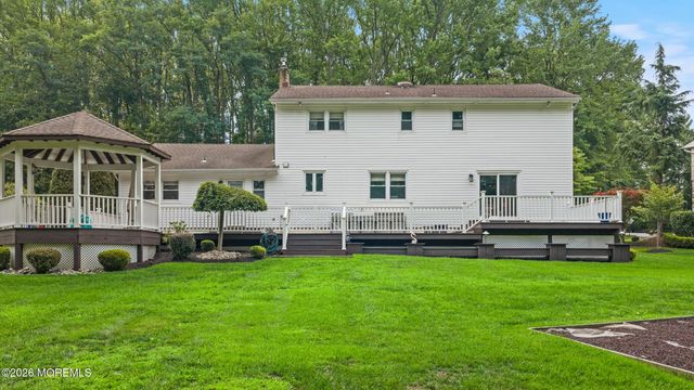 5 Brookside Circle, Marlboro, NJ 07746