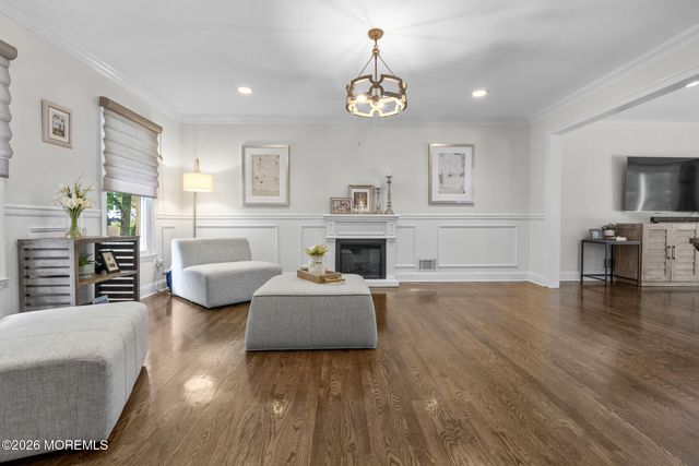 5 Brookside Circle, Marlboro, NJ 07746