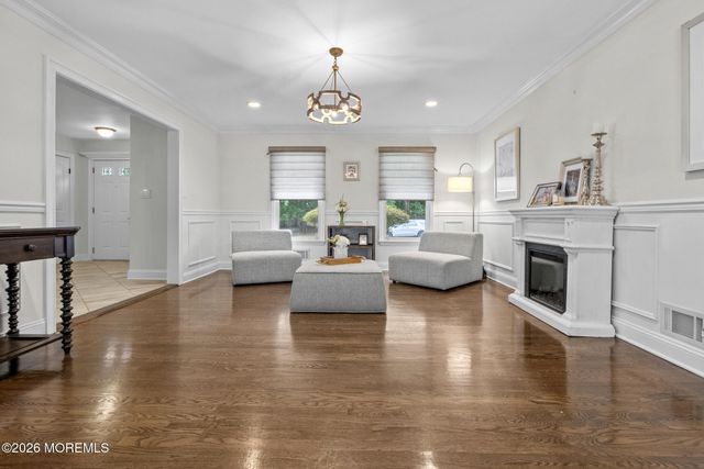 5 Brookside Circle, Marlboro, NJ 07746