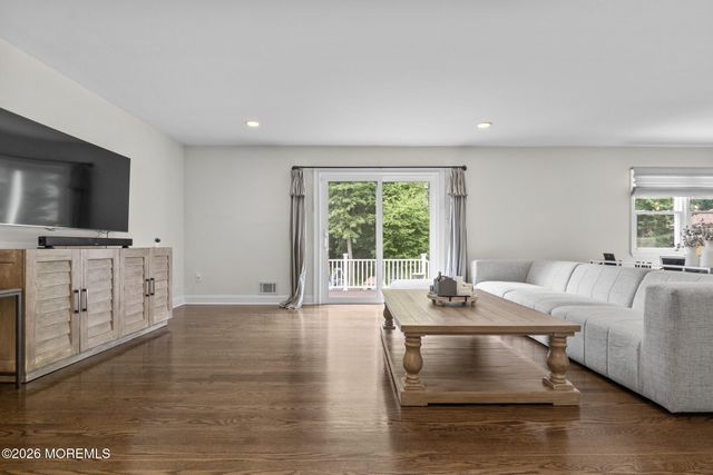 5 Brookside Circle, Marlboro, NJ 07746