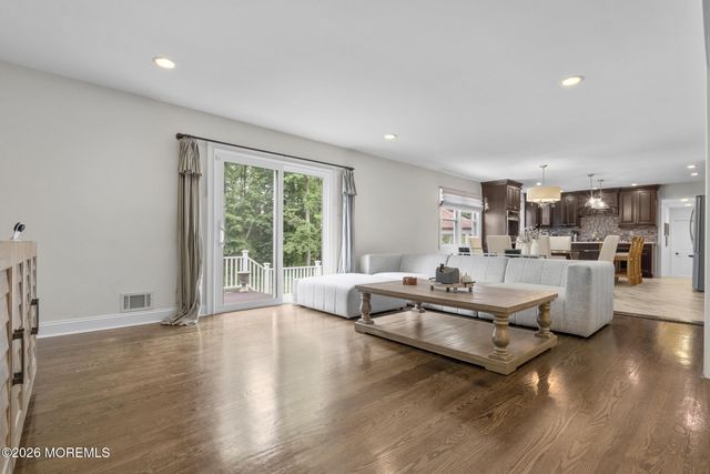 5 Brookside Circle, Marlboro, NJ 07746