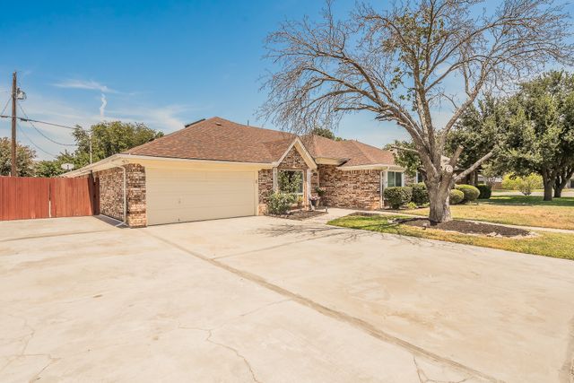 8429 Stephanie Drive, North Richland Hills, TX 76182