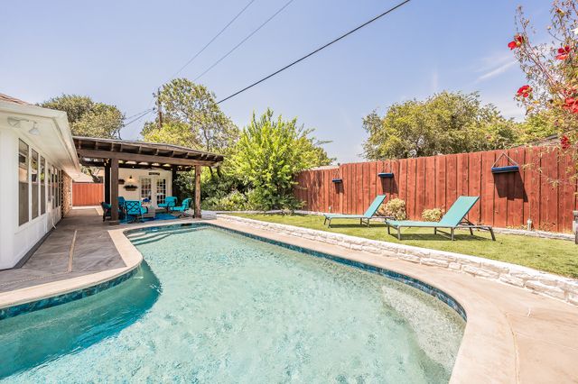 8429 Stephanie Drive, North Richland Hills, TX 76182