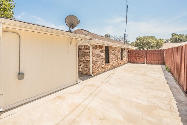 8429 Stephanie Drive, North Richland Hills, TX 76182