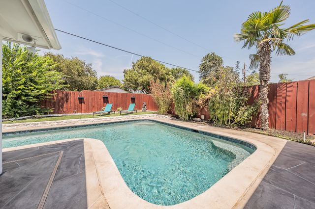 8429 Stephanie Drive, North Richland Hills, TX 76182