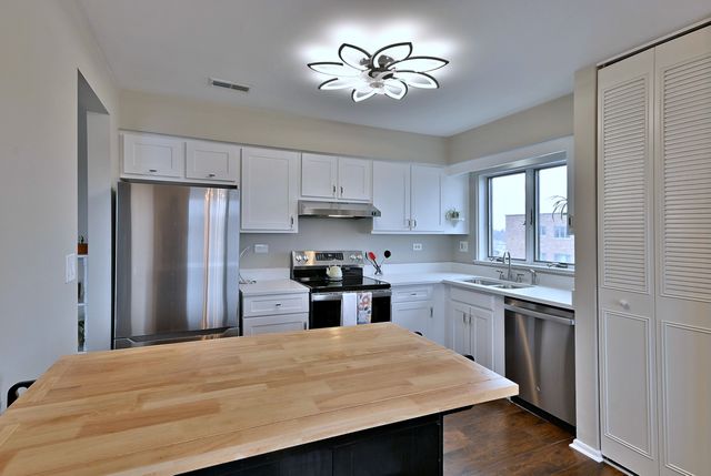 7912 W North Avenue 605W, Elmwood Park, IL 60707