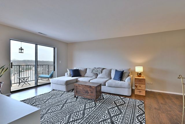 7912 W North Avenue 605W, Elmwood Park, IL 60707